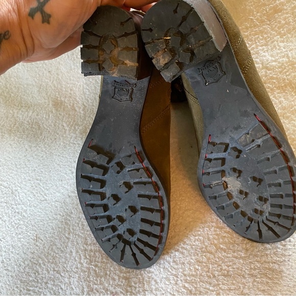 Trask waterproof Madison boot in olive suede EUC - Picture 6 of 12